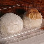 井筒屋菓子店 - 左:ぶどう(何ぶどうか失念)、右:食用ほおずき