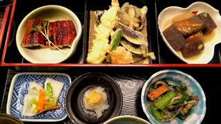 Iori - それぞれが地味に美味しい
                        小松菜のごま和えは誰でも作れるが美味しく作るのはとてつもなく難しいものです