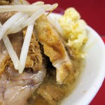 ラーメン二郎 - 豚の厚み