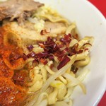 ラーメン二郎 - 粗挽き唐辛子投下～♪
