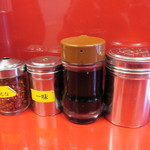 ラーメン二郎 - 卓上調味料