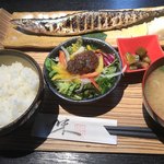 Kushi momme shimom ba kadam om ba kagashira - 秋刀魚定食