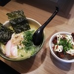 餃子と唐揚げの美味しいお店 肉玉屋 - 贅沢、鳥塩中華そば＋唐揚げ丼（小）