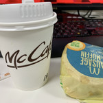 McDonald's - 2018/11 朝マックのテイクアウトで定番の ソーセージマフィン 100円、そして、マクドナルドの公式アプリ McDonald’s Japanのクーポンで、プレミアムローストコーヒー (ホット)(M) 150円→120円