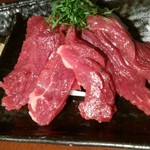 Yakiniku Horumon Doujou Yamiichi Nikusakaba - 馬刺し￥840-