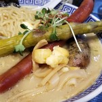 塩そば専門店 桑ばら - 燻製アスパラと燻製ウィンナーと燻製ピンクソルトの洋風燻製塩そば(某日の裏そば)