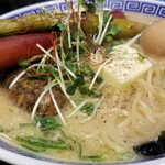 塩そば専門店 桑ばら - 燻製アスパラと燻製ウィンナーと燻製ピンクソルトの洋風燻製塩そば(某日の裏そば)