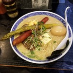 塩そば専門店 桑ばら - 燻製アスパラと燻製ウィンナーと燻製ピンクソルトの洋風燻製塩そば(某日の裏そば)