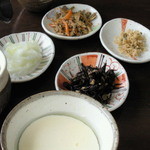 ここちカフェむすびの - 日替わりランチ　小皿　自家製豆腐