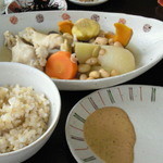 ここちカフェむすびの - 日替わりランチ　手羽元と野菜の蒸煮　　玄米ごはん