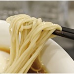 絶妙な弾力が心地よい麺。