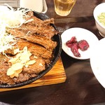 肉食堂 最後にカツ。 - 