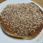 グラマーペイン 広島店 - ごまごま。中身は豚さん。ピロシキ風。