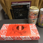 ギフトガーデン - 夜の移動、しかも、移動先での仕事は明日以降となれば、呑まずにいられない。
      無論、酒の隣には崎陽軒謹製 昔ながらのシウマイが必要。