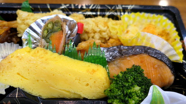 よしなりスリースポット - 八戸（弁当）の写真