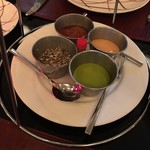 db bistro & oyster bar - 1段目ソースたち。