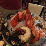 db bistro & oyster bar - ３段目シーフードチーム。