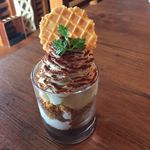 ピソラ - ｼｮｺﾗﾌﾟﾘﾝとﾗｳﾚｰｽﾞﾝｼﾞｪﾗｰﾄのﾊﾟﾌｪ、ﾓﾝﾌﾞﾗﾝ仕立て