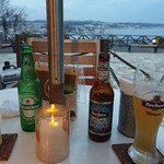 LONCAFE - 段々暗くなるときに、テーブルに、ランプおかれる