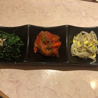焼肉 銀座コバウ 特別室 - キムチとナムルの盛り合わせ
