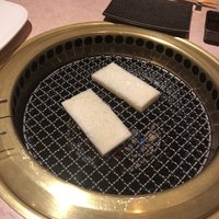 焼肉 銀座コバウ 特別室 - まずはパンを焼き