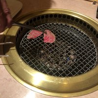 焼肉 銀座コバウ 特別室 - お肉を炙り