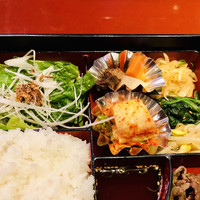 食道園 北新地店 - サラダ、キムチ、ナムル、煮物