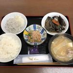 浜松屋食堂 - おかずは好きなのをセレクト系です。メインを外して¥900。 ご飯が高めかな？