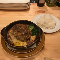 ビストロ 222 - チーズ焼きハンバーグ（１０００円）