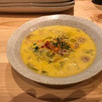 ビストロ 222 - ソーセージと野菜が入ったスープ