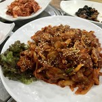 동대문역사숯불갈비 - 제육쌈밥(豚肉サンパプ)7000₩