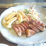 万世 千代田 - 本日のステーキ　イチボ！付け合わせの彩り良し！お肉は柔らかい！