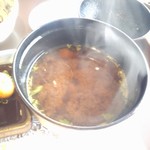 万世 千代田 - 赤だしの味噌汁が良い香り！