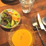 ブリコラージュ ブレッド アンド カンパニー ダイニング・カフェ - 季節のスープが、みかんとニンジンとローズマリーのポタージュスープに変わりました。身体温まる、やさしい美味しさ♡　温かいみかんのお味も、素敵ね。(*´∀｀)ﾉ　20181120