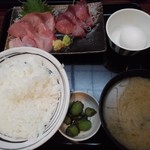 甚兵衛 - 刺身定食880円(税込)ヒラマサとハガツオ
