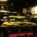 大甚 - 開店前の料理台