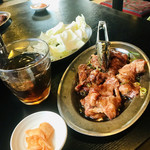 味源 - サービスのキャベツもたっぷり！！
      焼いてたべました！！(*´∇｀*)