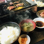 味源 - コレがお肉増量ご飯増量の焼肉定食¥980-