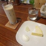 腰越珈琲 - 濃厚チーズケーキ