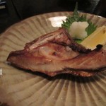 Borusarino - ブリカマの塩焼き５００円。
                      
                      天然ブりを使った絶品でした。
                      
                      