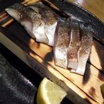 北海道さかな一途 直営魚問屋 - 炙り〆鯖♬