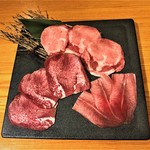 焼肉あらた - 和牛タン　輸入タン　豚タン3種食べ比べ