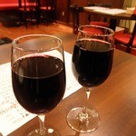 ボナセーラ - グラスワイン　右オーストラリア、左フランス