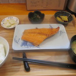 お食事処 藁美 - 鮭の塩焼き