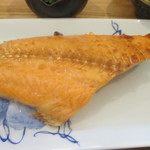 お食事処 藁美 - 鮭の塩焼き