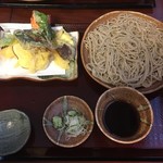 Soba Kappou Fuuan - キャーーー！！！天ざるーーー！！！￥1300。
                        
                        やっぱり蕎麦っていい値段するな〜。
                        
                        でも美味しそうな蕎麦だなぁ〜〜〜
                        
                        富山の八尾。地の蕎麦を石臼で挽いてるそうな。
                        
                        