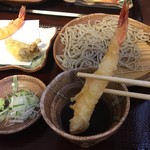 Soba Kappou Fuuan - 天つゆで食べると、蕎麦食う時味変わっちゃうのが・・・
                        でも快くつけ汁もうひとついただきました。
                        
                        だから尚更天つゆを出して欲しい。
                        
                        