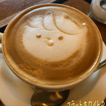 エバーグリーンカフェ - ラテアートが可愛いフラットホワイト(510円)♪
            フラットホワイトはエスプレッソマシーンで入れてるそうで、見た目の可愛さだけでなく本格的な深みのある味で思ってたより美味しいコーヒーだった☆彡