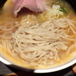 麺と心 7 - 極上 蟹だし中華そば（2018年11月限定第1弾）（麺）