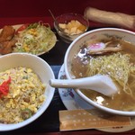 中国家庭料理 上海や - 麺がこんにちは。（スープが少ない訳ではない）